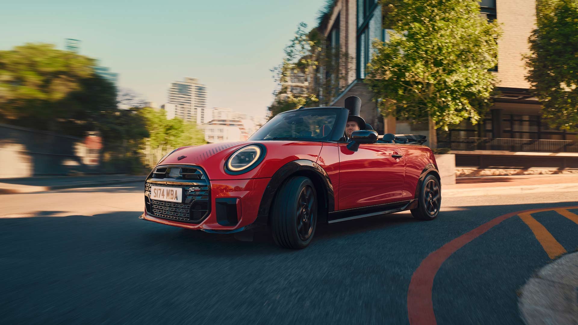 Detailvideo des Displays im MINI Cooper Cabrio mit Navigation